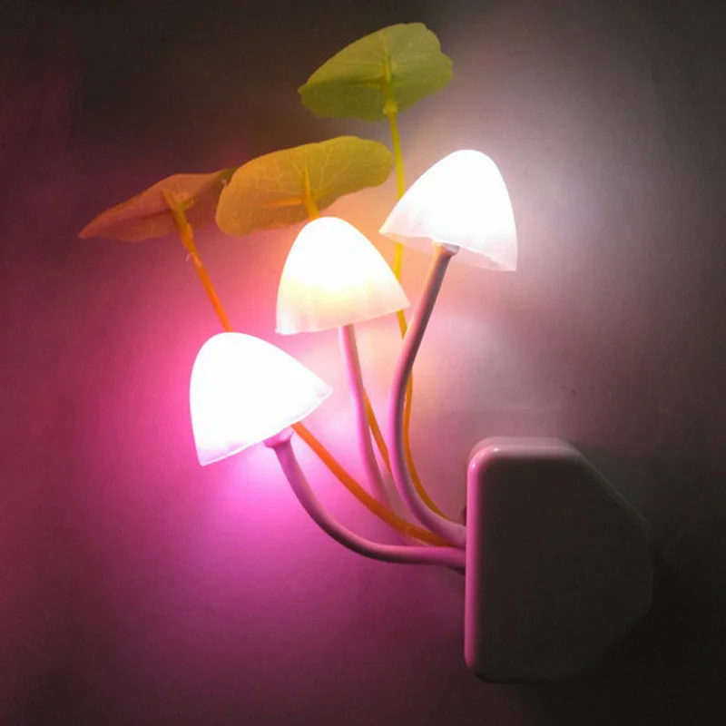 Novedad hongo luz nocturna enchufe UE y EE. UU. Sensor de luz 220V 3 LED colorido lámpara de seta luces de noche Led