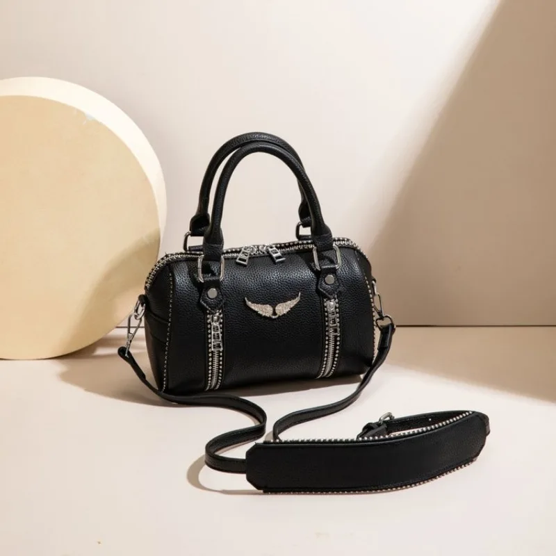 Bolso bandolera de mujer con cremallera de diseño famoso, bolso de hombro con cadena a la moda para mujer, bolso de mano moderno y de estilo trendy.