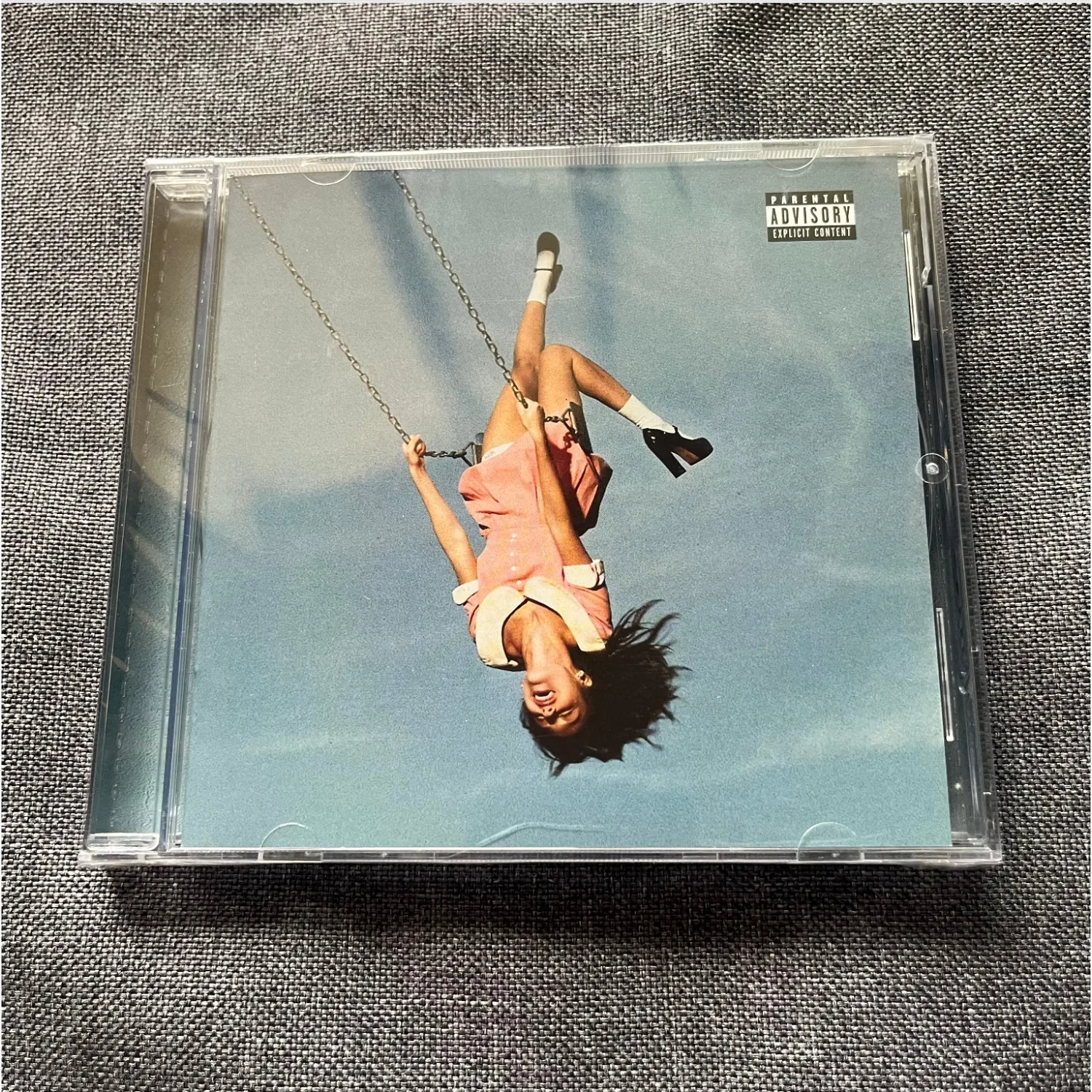 CD de música moderna, disco con un distintivo estilo vocal individual, estuche de plástico duro estándar para reproducción.