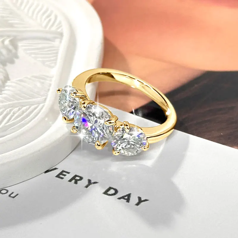 Anziw Anillo de compromiso y boda de moissanita redonda de 8 mm y 6,5 mm, 4 quilates en total, chapado en oro de 14k, clásico de 3 piedras, joyería de promesa para mujer