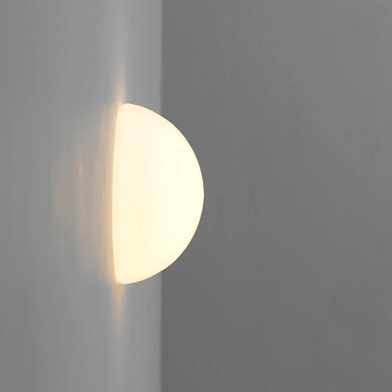 Nuevas lámparas de pared de cristal con Base oculta, luz de pared de bola redonda blanca lechosa Bauhaus francesa para mesita de noche, sala de estar, baño, espejo Dec