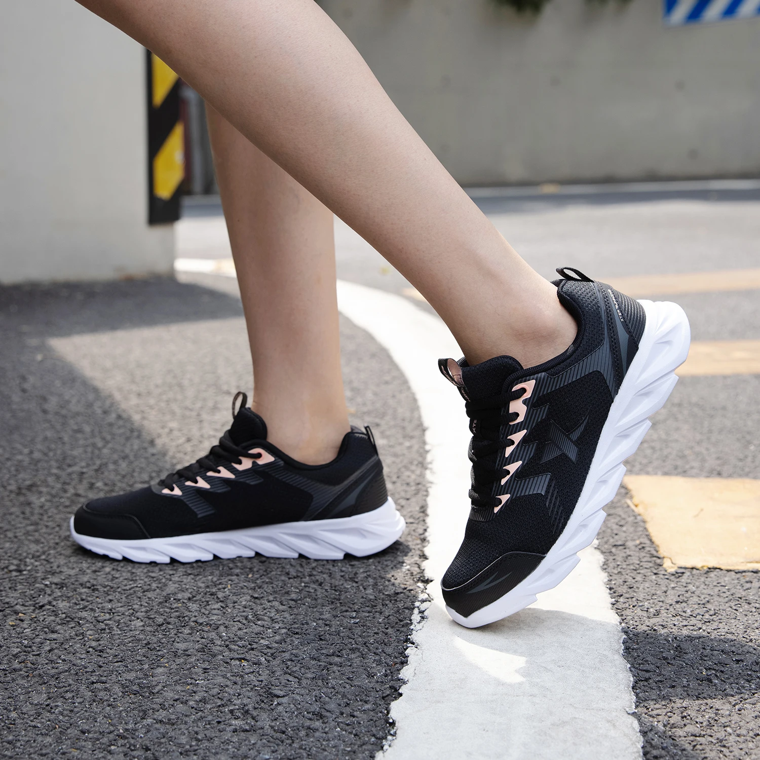 Xtep, zapatillas para correr para mujer, nuevas zapatillas ligeras de moda para mujer, zapatos deportivos con amortiguación transpirable para mujer 879318110073