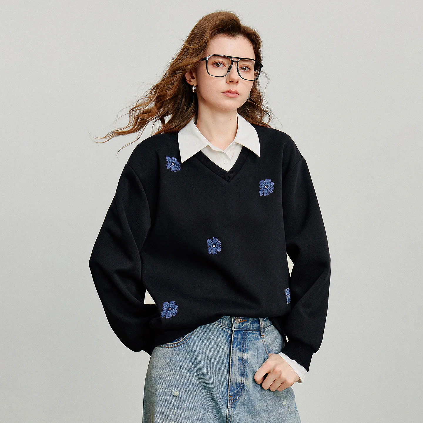 Sudadera de mujer TOYOUTH 2026 de otoño con bordado floral de mezclilla, efecto de dos piezas, cuello vuelto, algodón, casual
