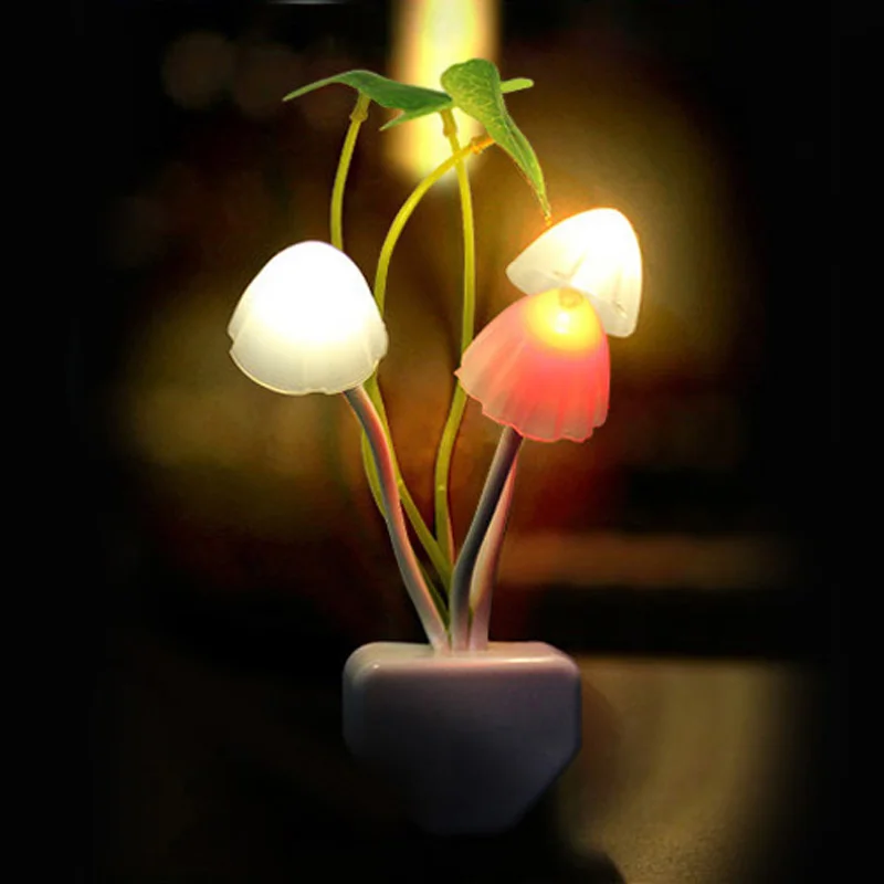 Novedad hongo luz nocturna enchufe UE y EE. UU. Sensor de luz 220V 3 LED colorido lámpara de seta luces de noche Led