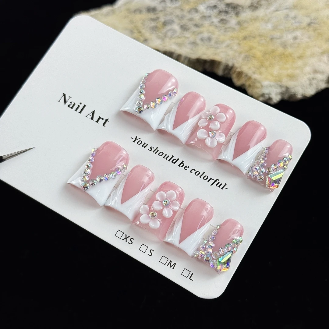 10 piezas de uñas postizas de alta gama, estilo simple y elegante, diseño en forma de V pintado a mano, tallado tridimensional, con pedrería hecha a mano.