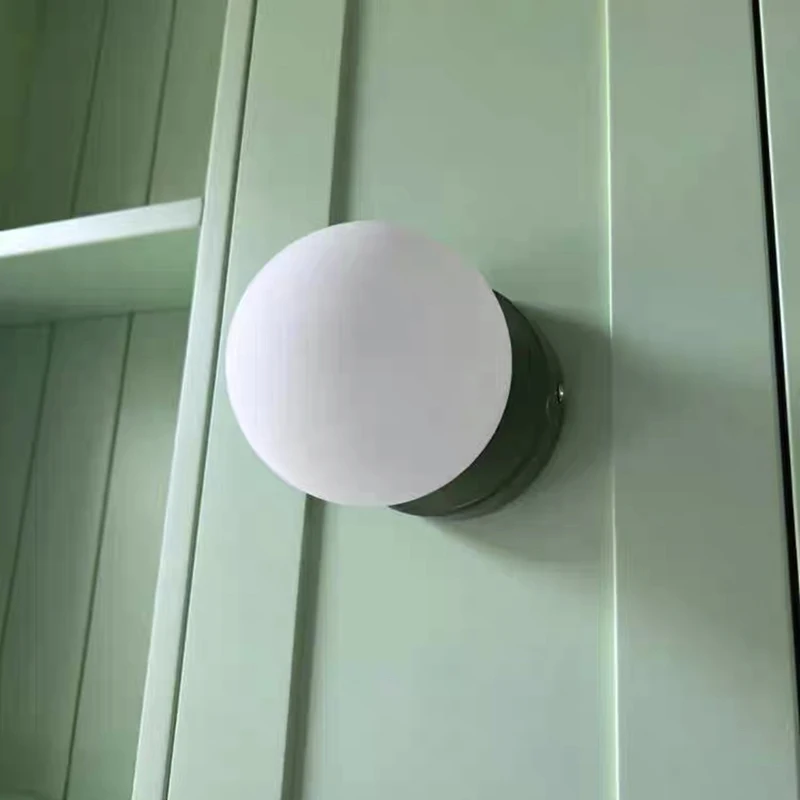 Lámpara de Pared Pequeña Estilo Macaron, Base de Hierro con Pantalla de Plástico en Forma de Bola, Aplique de Luz Moderno para Decoración del Hogar, E27