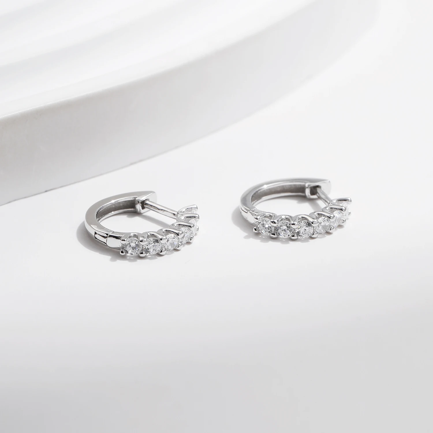 Pendientes de aro pequeños de moissanita de Color MODIAN D, hebillas de oreja brillantes huecas de Plata de Ley 925 para mujer, joyería fina de boda