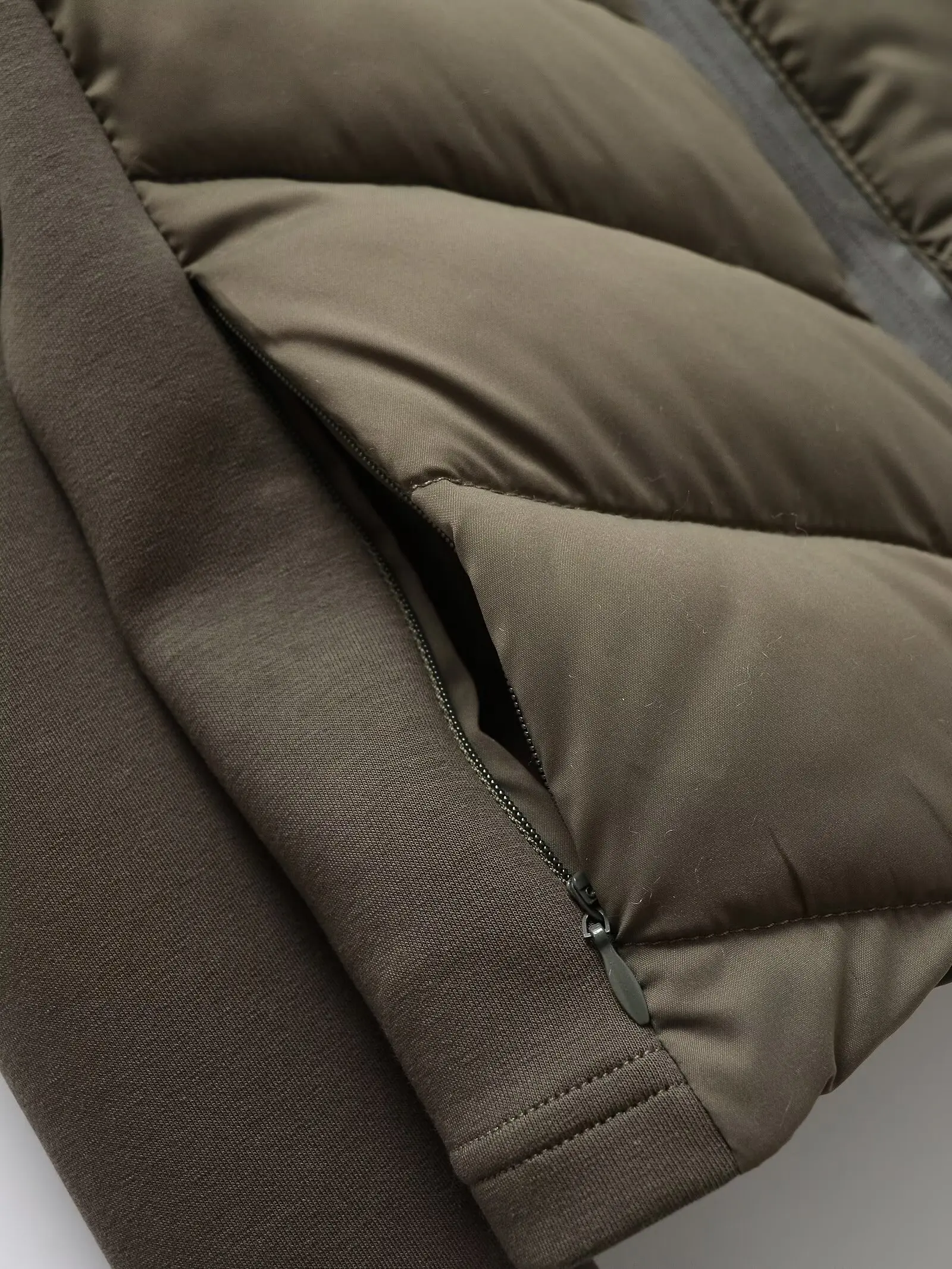 Otoño Invierno 2026, Chaquetas Elegantes de Algodón con Capucha y Diseño Patchwork para Mujer, Abrigos Deportivos Ajustados y Cálidos en Verde Militar.