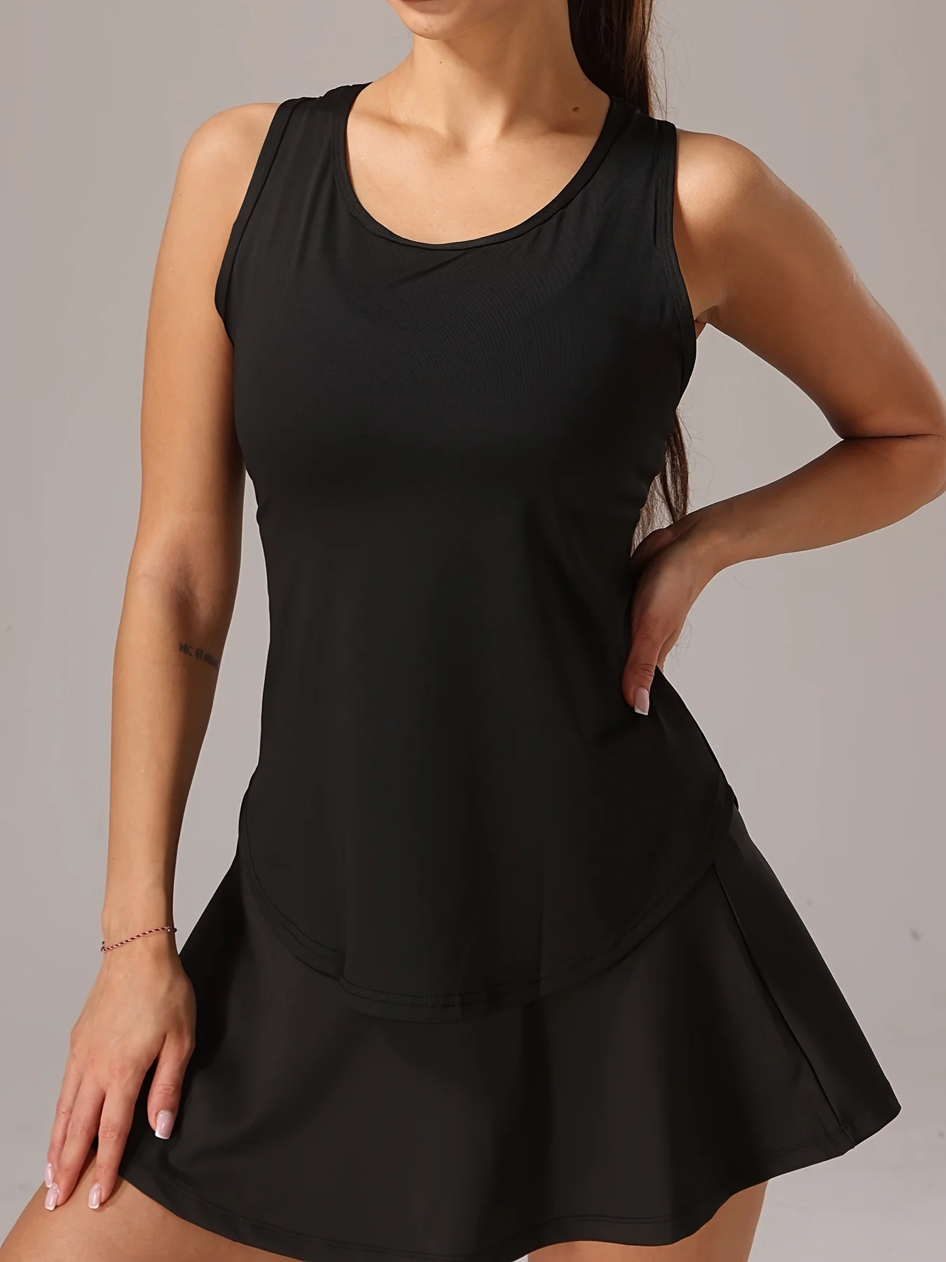 Camiseta sin mangas atlética para mujer: espalda de malla y diseño entrecruzado