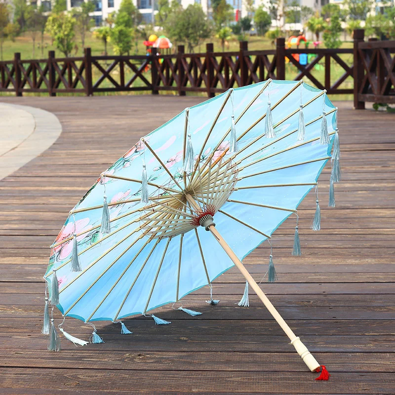 Paraguas de tela de seda de 82CM con borlas para Cosplay, paraguas de papel de aceite Hanfu, estilo chino antiguo, estilo clásico chino japonés
