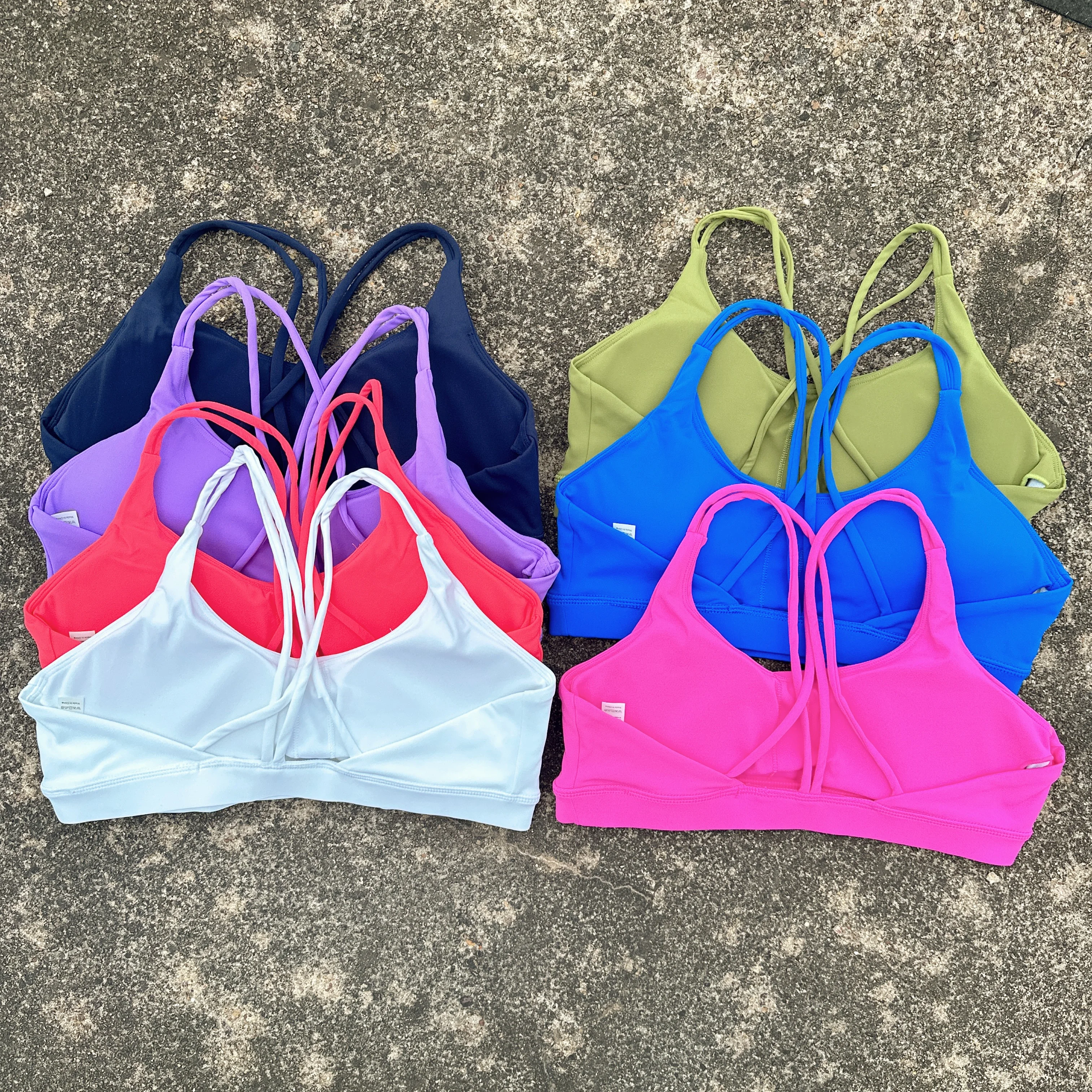 Ropa interior de Yoga para gimnasio de alta resistencia de Color sólido, Sujetador deportivo cruzado para mujer, Top deportivo a prueba de golpes, entrenamiento ajustado atlético con almohadilla para el pecho