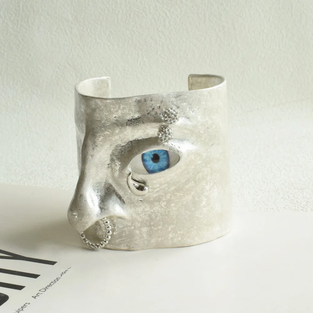 Brazalete con diseño de ojos faciales de Metal étnico Vintage para mujer, joyería, desfile de moda, accesorios de brazalete abiertos a mano
