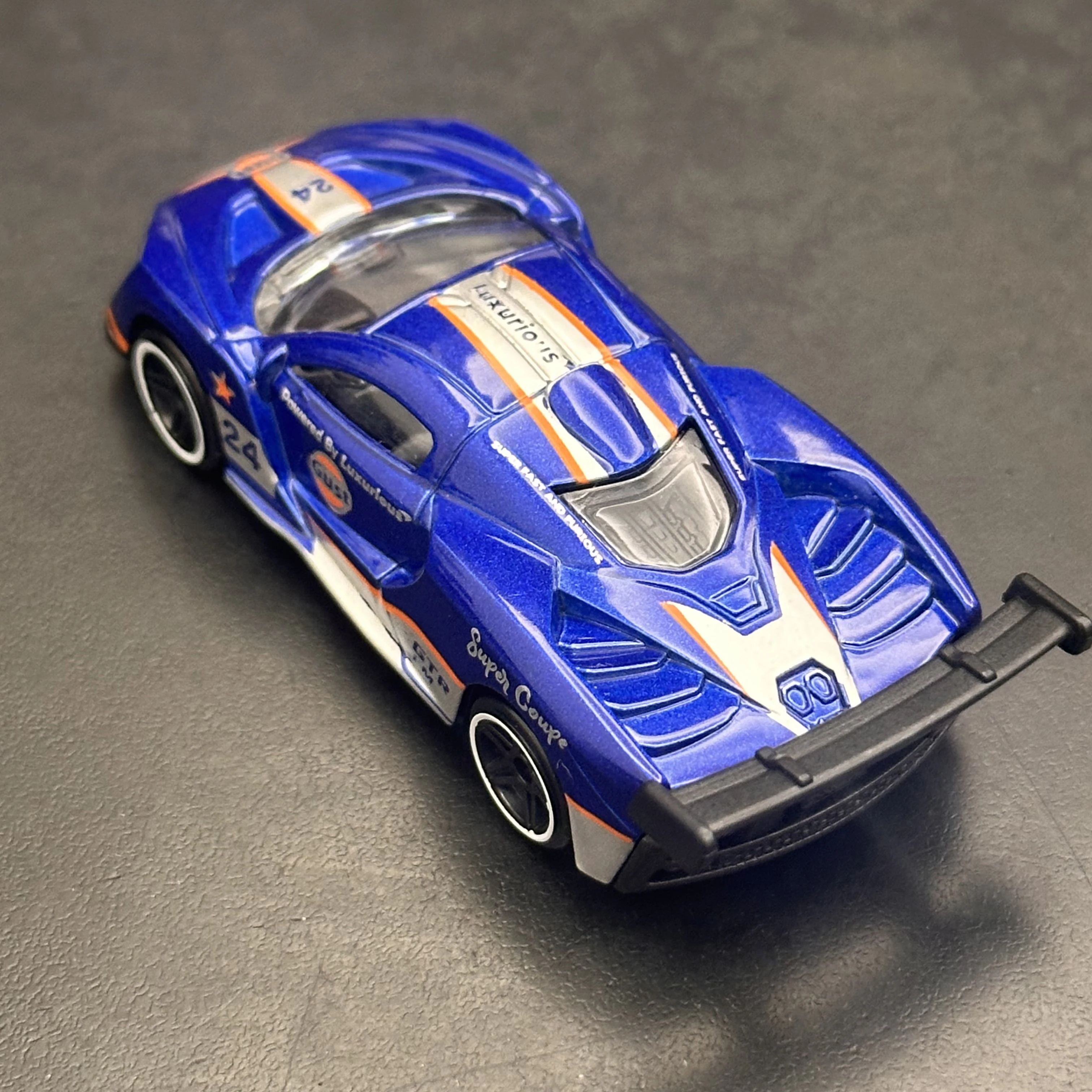 Modelo de coche de aleación fundida a presión a escala 1/64, mini vehículo de juguete con cuerpo de metal, regalo coleccionable realista para niños, cumpleaños y exhibición