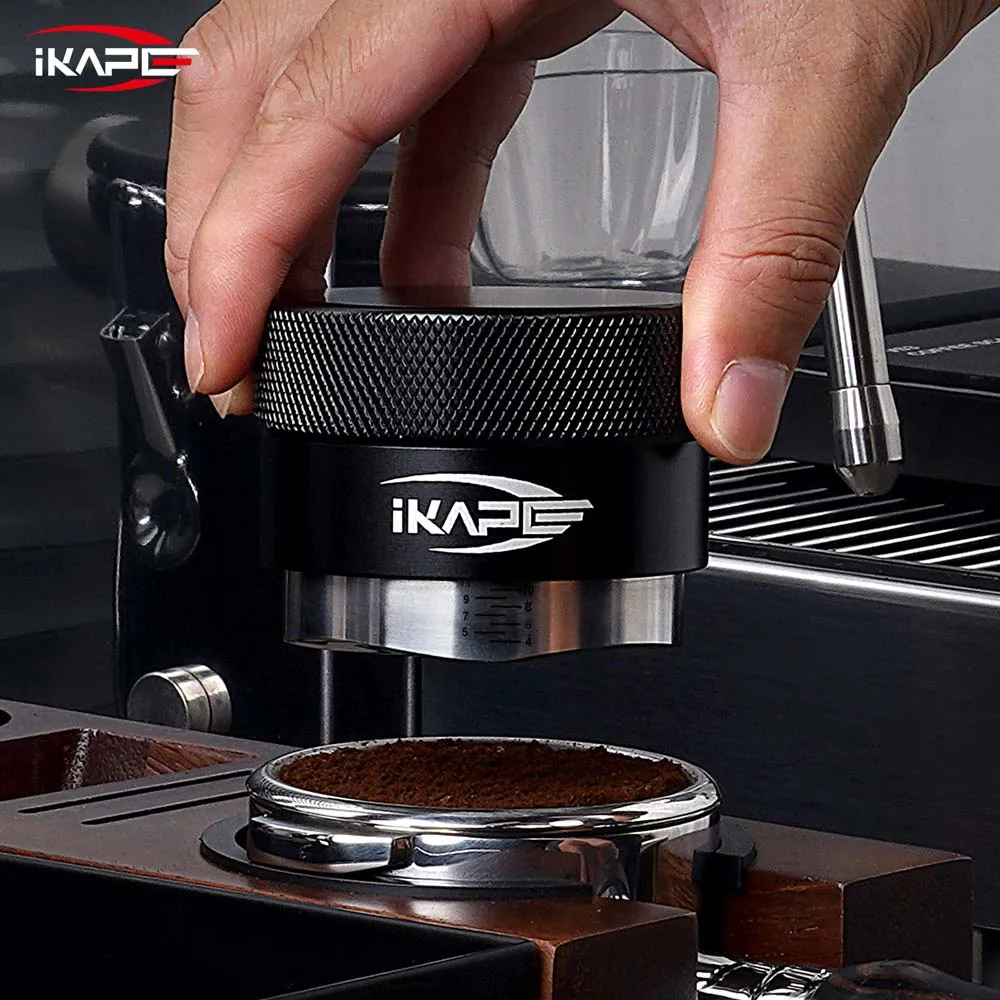 Distribuidor de café IKAPE, compatible con portafiltro de café expreso de 49 mm, 51 mm, 54 mm, 58 mm, distribuidor de gravedad (negro/plateado)