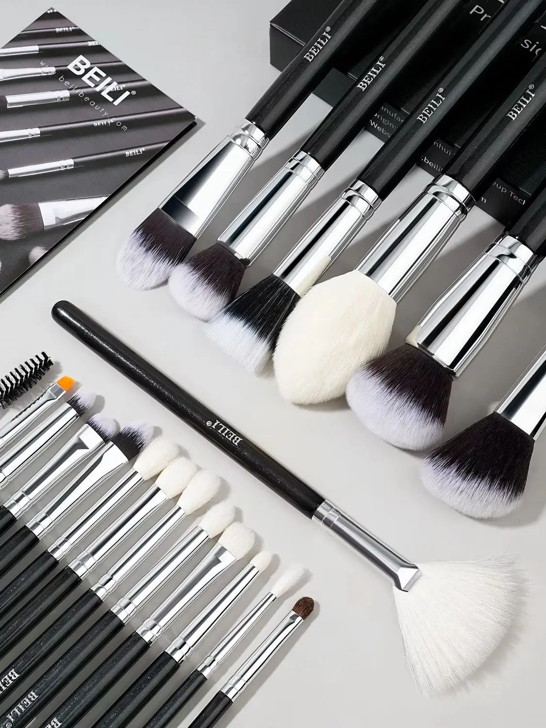 Juego de Brochas de Maquillaje Profesionales Negras BEILI, Pelo Natural de Cabra, Brochas para Base, Contorno y Sombra de Ojos, Herramientas de Belleza para una Aplicación Perfecta