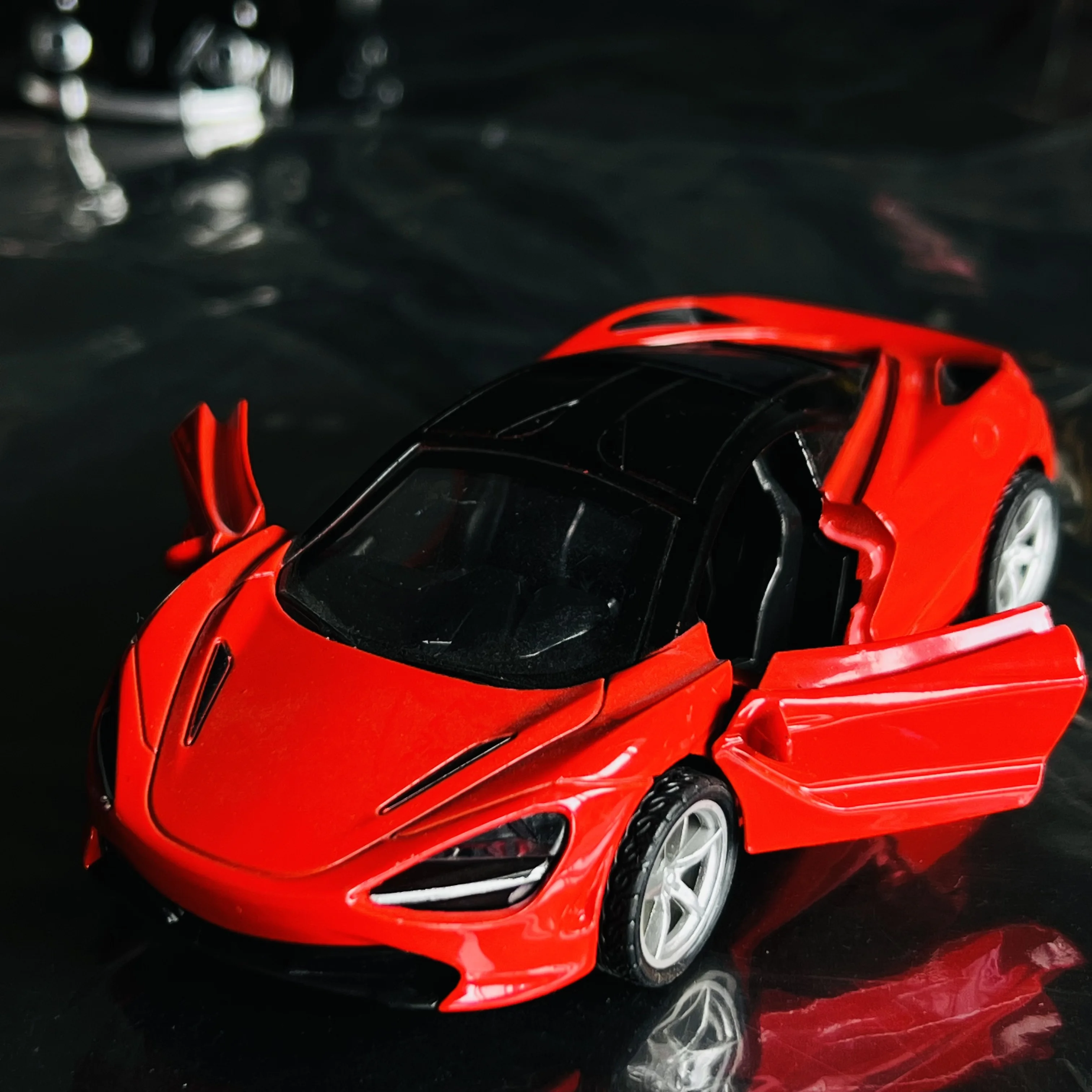 Coche deportivo de aleación de 1: 36 puertas, modelo de simulación de fuerza de retorno, coche de juguete para niños, adorno de regalo para niño