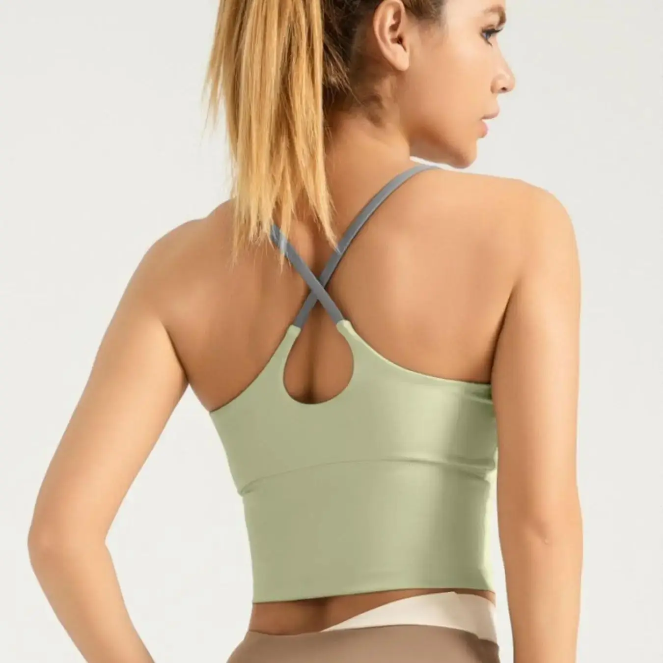 Chaleco deportivo desnudo con franjas de color de alta belleza con alta elasticidad y cojín para el pecho, sujetador de yoga, sujetador de fitness para mujer