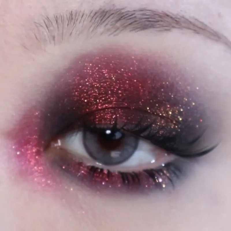 Sombra de Ojos Individual Coldnwild Chameleon, Tono Rojo Ahumado, Resistente al Agua, Larga Duración, Altamente Pigmentada para Cosplay y Maquillaje de Ojos Atrevido