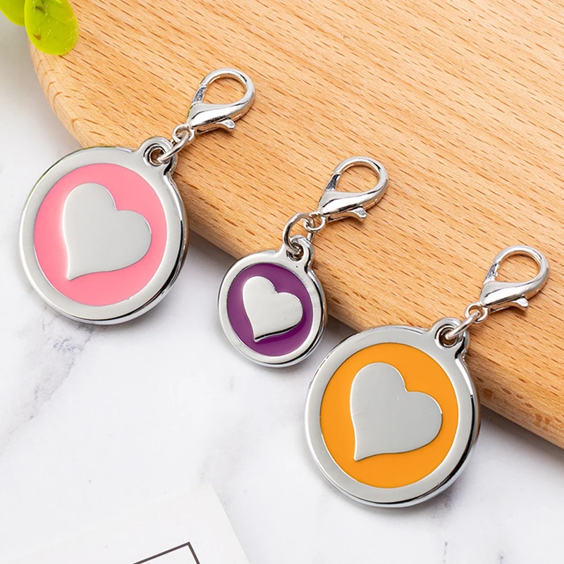 Lindos modelos de amor se pueden escribir etiqueta de perro, etiqueta de Metal para perro mascota, letras antipérdida, etiqueta para perro mascota, llavero con logotipo personalizado, accesorios para mascotas