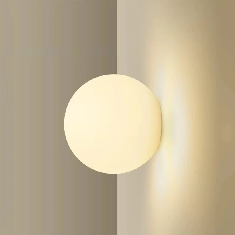 Nuevas lámparas de pared de cristal con Base oculta, luz de pared de bola redonda blanca lechosa Bauhaus francesa para mesita de noche, sala de estar, baño, espejo Dec