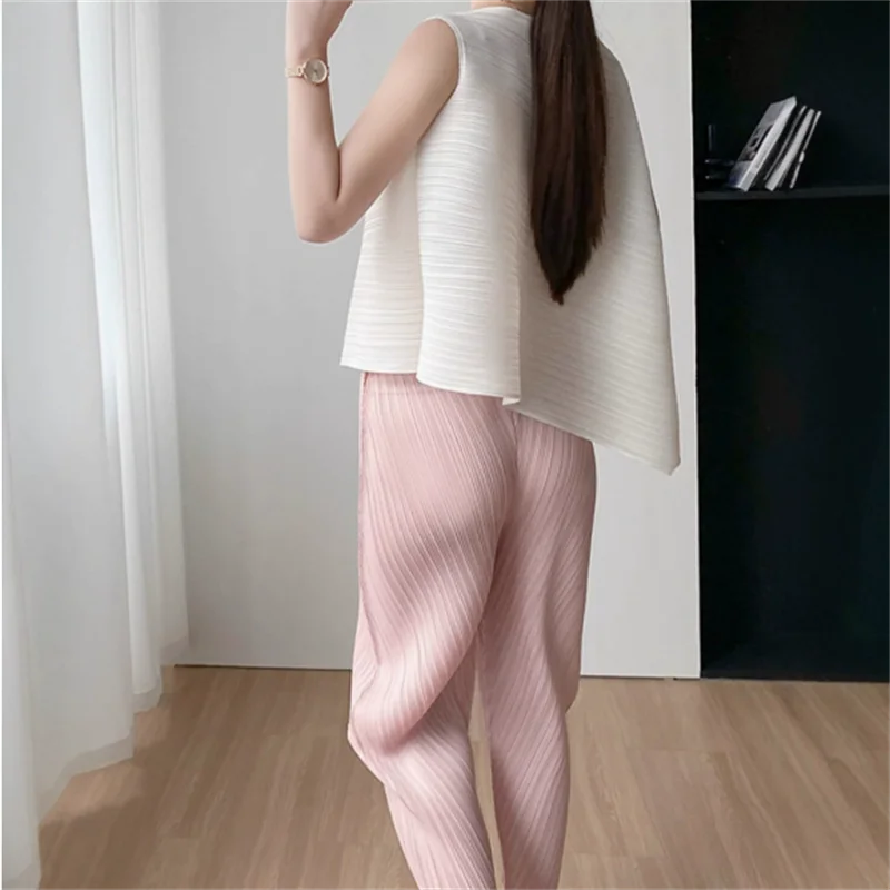 Miyake-Chaleco plisado elegante para mujer, camiseta adelgazante holgada Irregular, Top elegante, diseño chino Ins, presión con sentido, novedad de verano