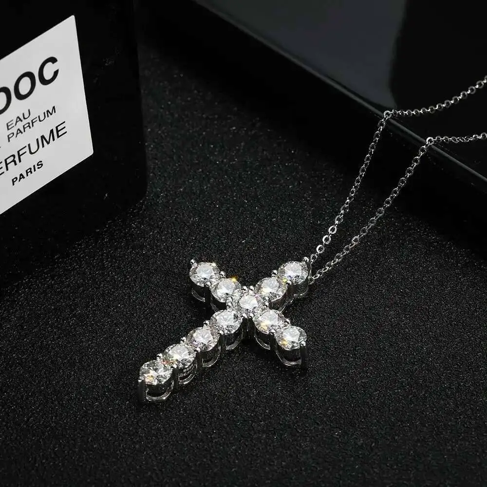 Colgante de cruz de moissanita completo, cadena Original de plata Sterg chapada en oro blanco, collar fino para joyería de mujer