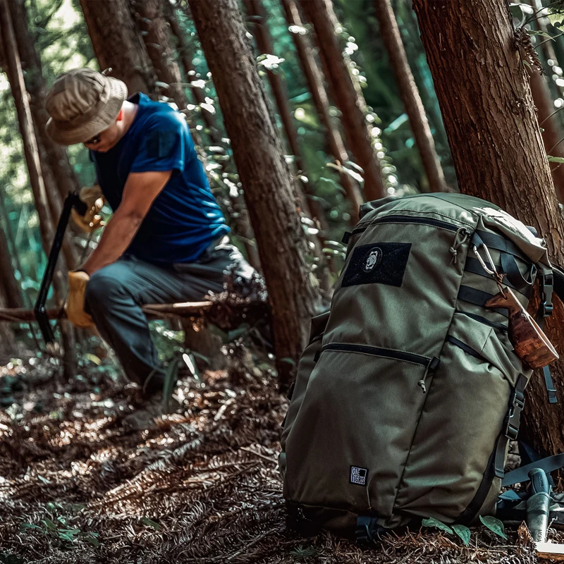 OneTigris WILD ROCKET Bushcraft Pack Mochila de 45 L Mochila enrollable para viajes al aire libre con revestimiento resistente al agua y soportes para hachas