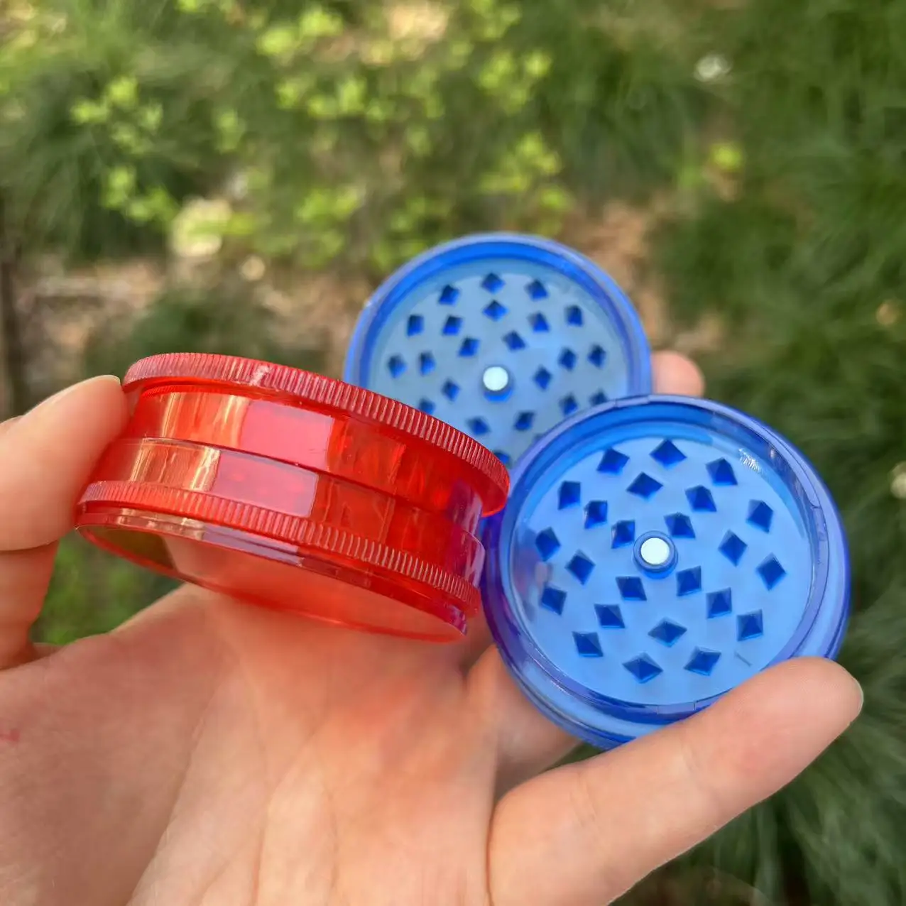 12 unids/pack diámetro: 60MM 3 capas molino de pimienta de plástico trituradora de especias mano Muller Color mezclado