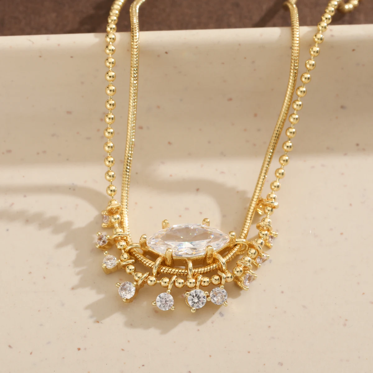 Collar de Cobre de Lujo para Mujer con Gemas Artificiales Marquise y Diseño de Borla, Ideal para Bodas y Banquetes
