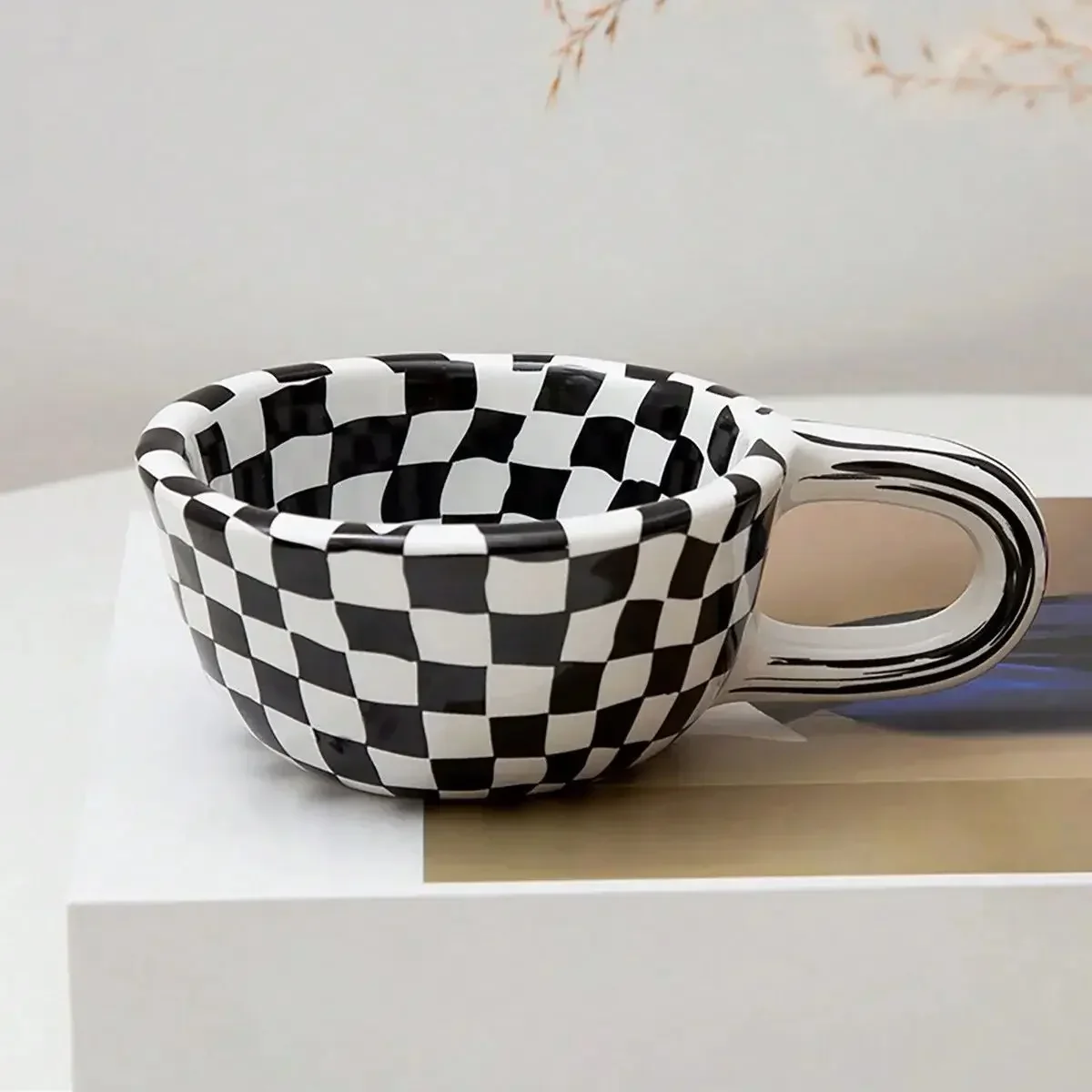 Taza de té con patrón de cuadros de cerámica creativa, taza de café de tablero de ajedrez irregular, 1 ud.