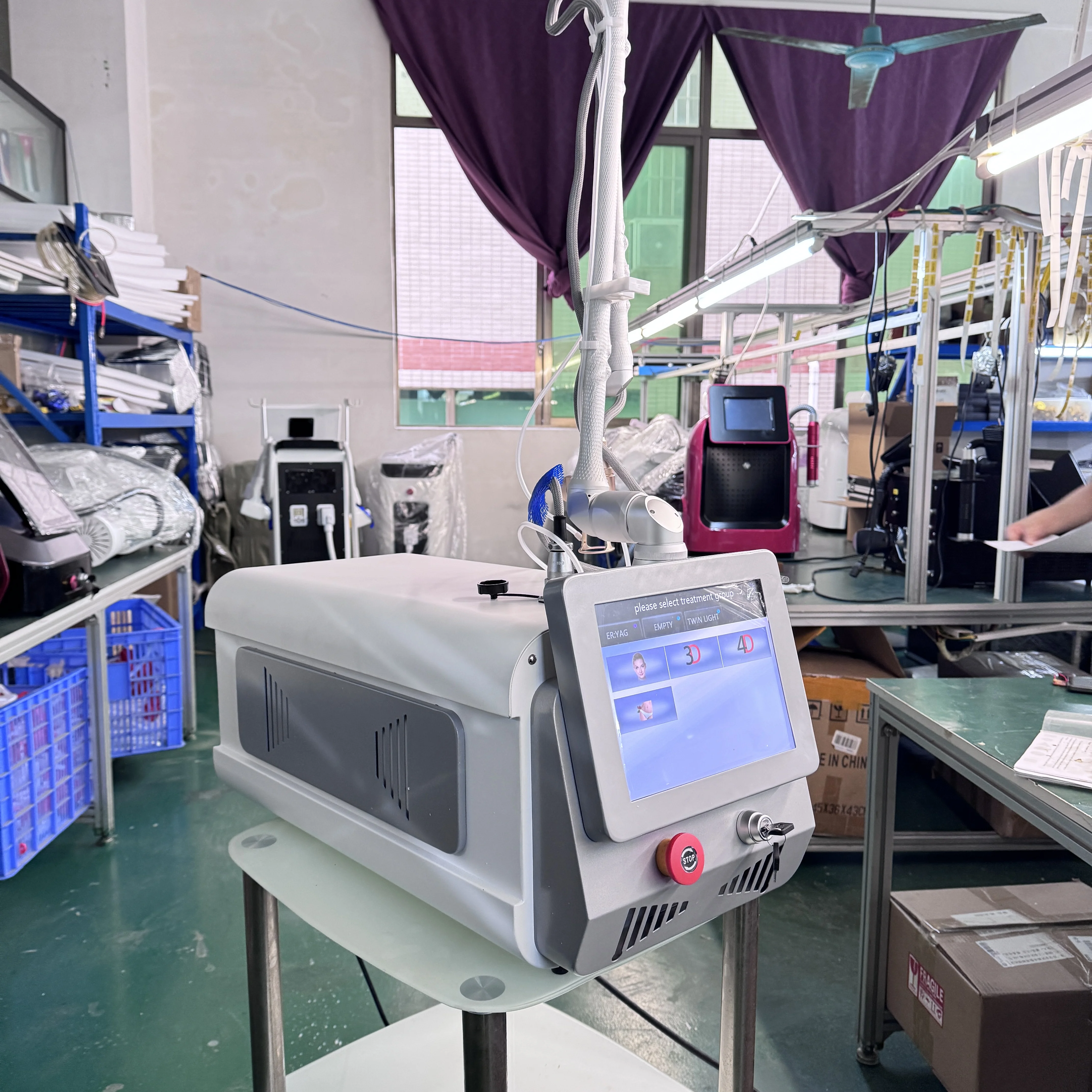Máquina portátil de eliminación de cicatrices láser fraccional Co2 indolora para rejuvenecimiento de la piel eliminador de arrugas y eliminación de pigmentos