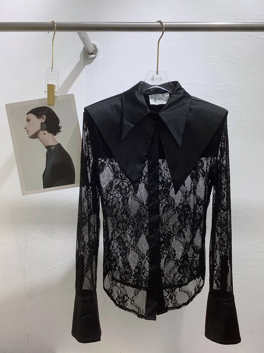 TWOTWINSTYLE Blusa Sexy Ajustada de Encaje con Malla para Mujer, Cuello Solapa, Manga Larga, Blusa Casual Transparente con Parches, Nueva