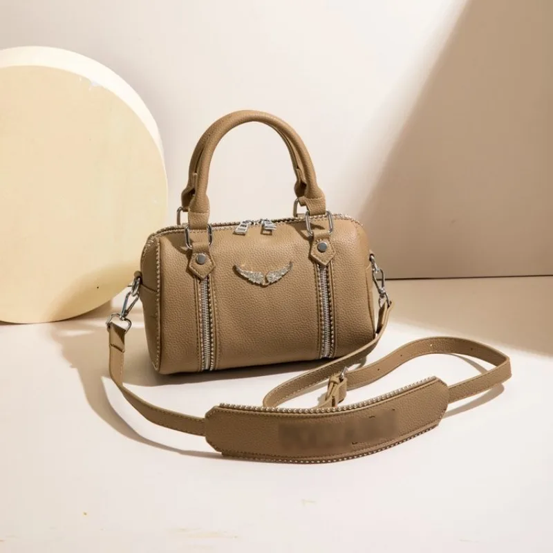 Bolso bandolera de mujer con cremallera de diseño famoso, bolso de hombro con cadena a la moda para mujer, bolso de mano moderno y de estilo trendy.