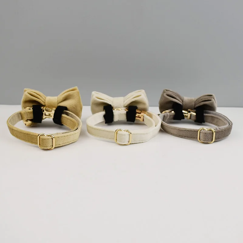 Collar de Terciopelo Personalizado para Gatos, Collar de Lujo para Gatos, Collar de Terciopelo Estilo INS, Collar Personalizado para Gatos con Placa de Identificación, Campana y Lazo