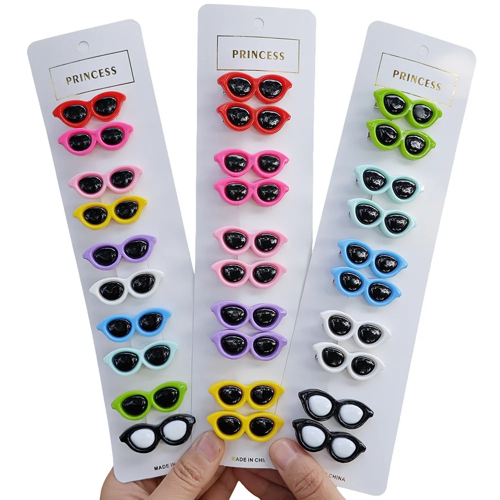 10 piezas de pinzas de plástico para el pelo de mascotas, gafas de sol con forma de horquilla para perros pequeños, 10 colores, bonitos accesorios para el cabello para el cuidado de perros con forma de corazón