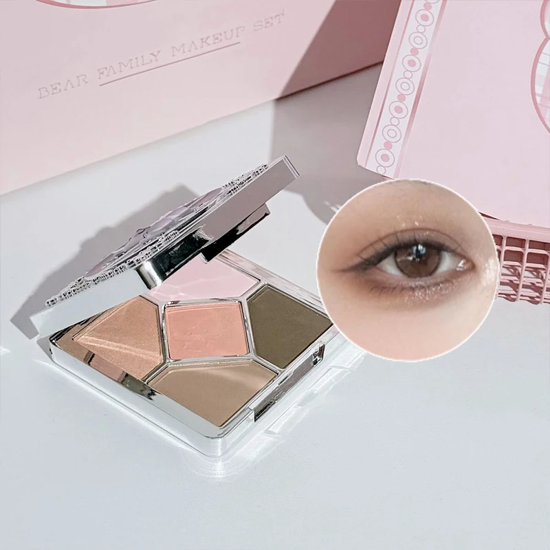 Juego de Maquillaje Multiusos ART VALUE de 7 Piezas que Incluye 3 Labiales Mate, 1 Polvo Compacto, 1 Rubor, 1 Paleta de Sombras de Ojos y Collar Cosmético