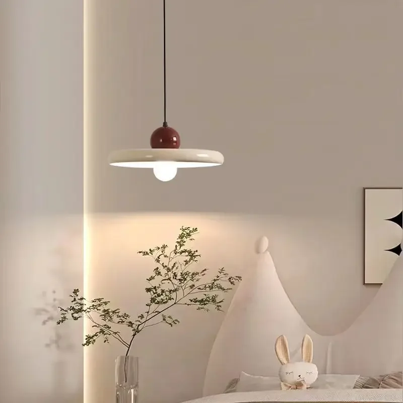 Candelabro de platillo volador francés, lámpara de mesa minimalista, celebridad de Internet, de alta gama, candelabro de comedor, candelabro de estilo crema