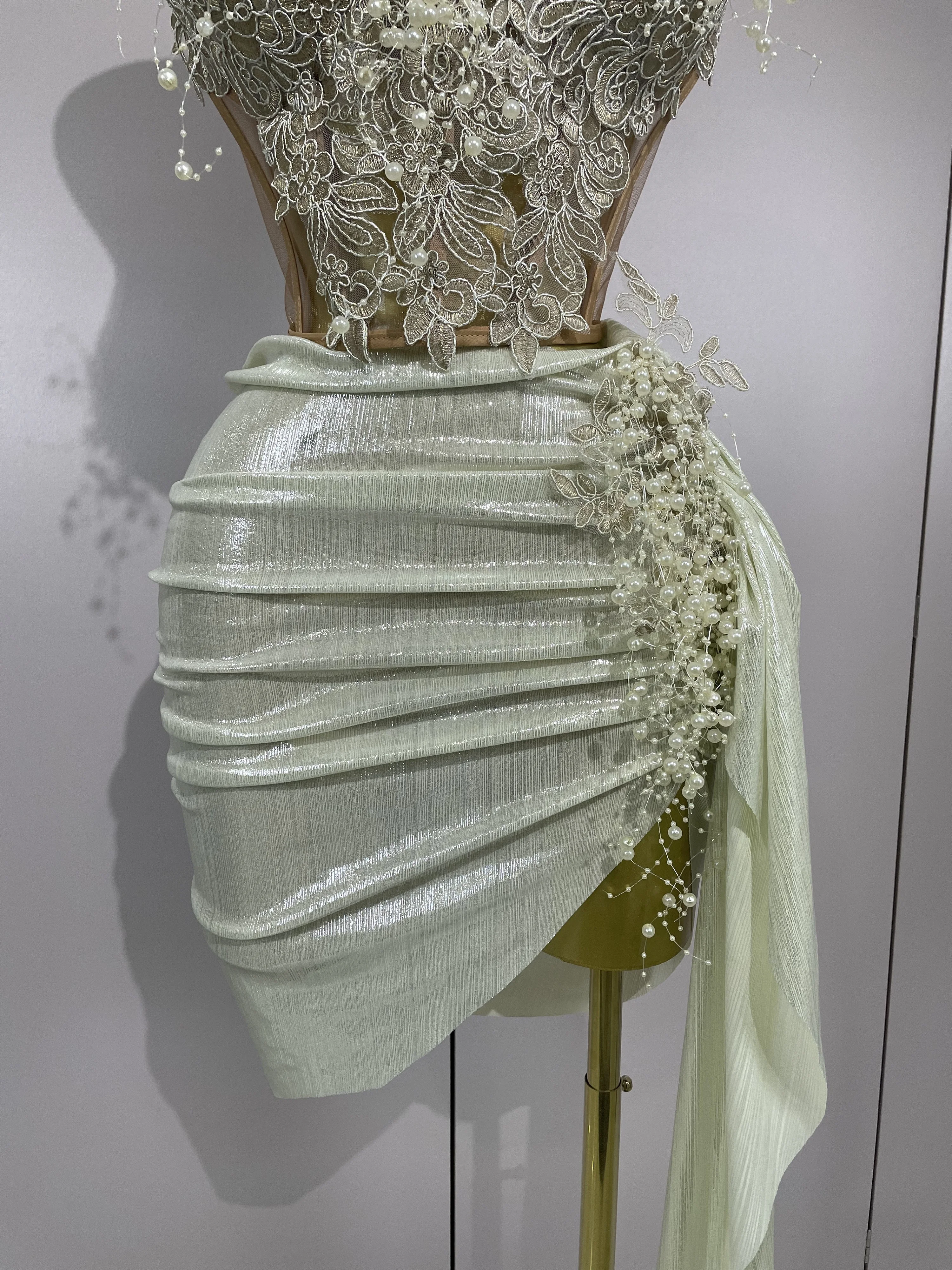 STOCK de lujo con perlas brillantes, falda asimétrica Sexy, conjunto de 2 uds., traje de actuación de bailarina de escenario para fiesta de cumpleaños y noche para mujer 2025