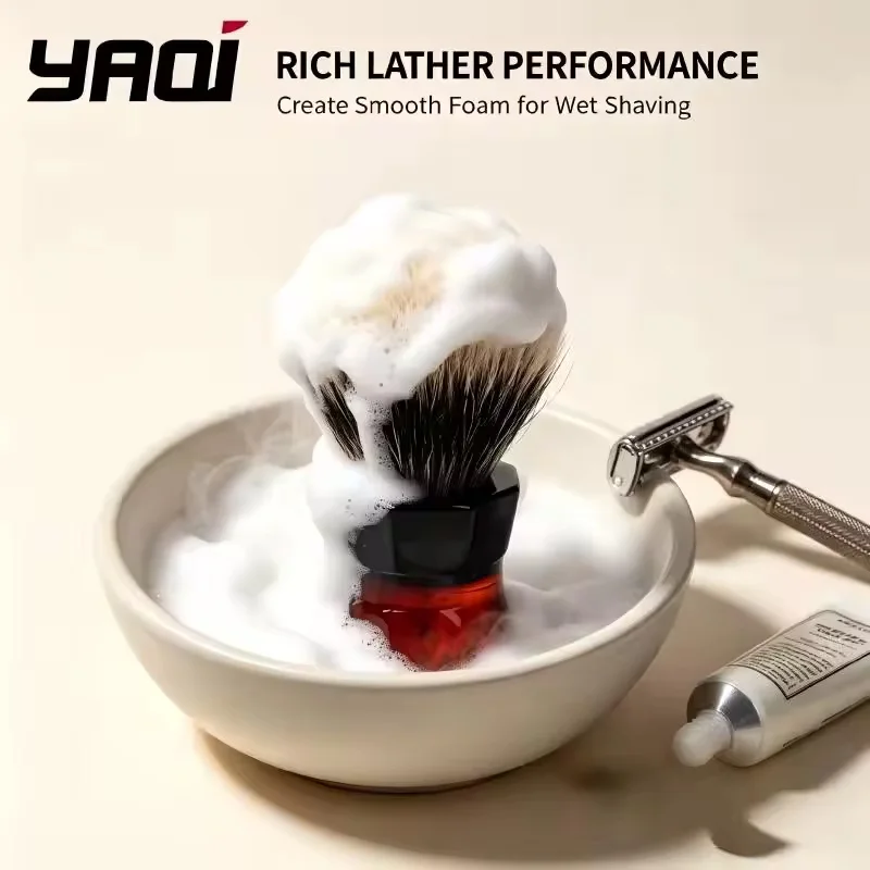 Brocha de Afeitar 2026 YAQI, Brocha de Afeitar de Cerdas Premium, Mango Hexagonal de Resina Negra con Marmoleado Rojo Ámbar, Brocha de Espuma para Afeitado Húmedo para Hombres