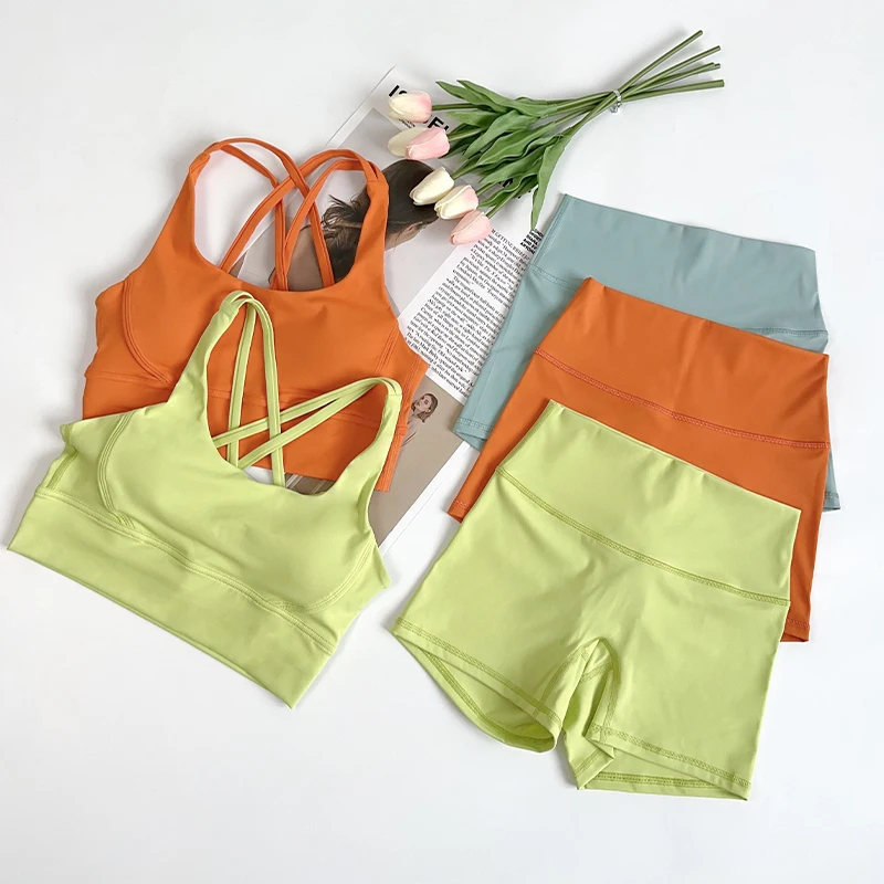 Conjuntos de Yoga de 2 uds., conjunto de gimnasio de sensación desnuda, ropa de entrenamiento para mujer, pantalones cortos de Yoga de cintura alta y Sujetador deportivo de tiras, conjuntos cortos de verano