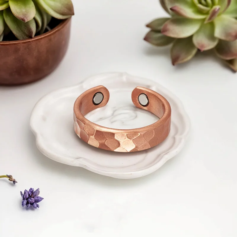 Juego de pulsera y anillo de cobre puro de 2 piezas, diseño de patrón de martillo ajustable, hermoso conjunto de joyería, bueno para regalos festivos