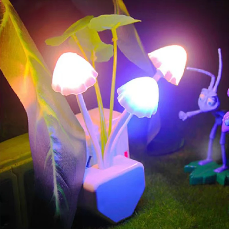 Novedad hongo luz nocturna enchufe UE y EE. UU. Sensor de luz 220V 3 LED colorido lámpara de seta luces de noche Led