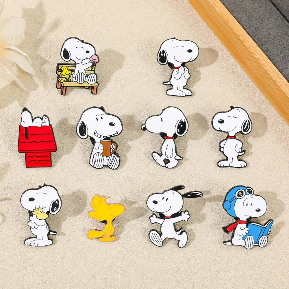 Set de 10 Broches de Esmalte de Snoopy, Dibujos Animados de Charlie Brown y Woodstock, Broches Metálicos Kawaii de Anime, Lindos Pins para Mochila