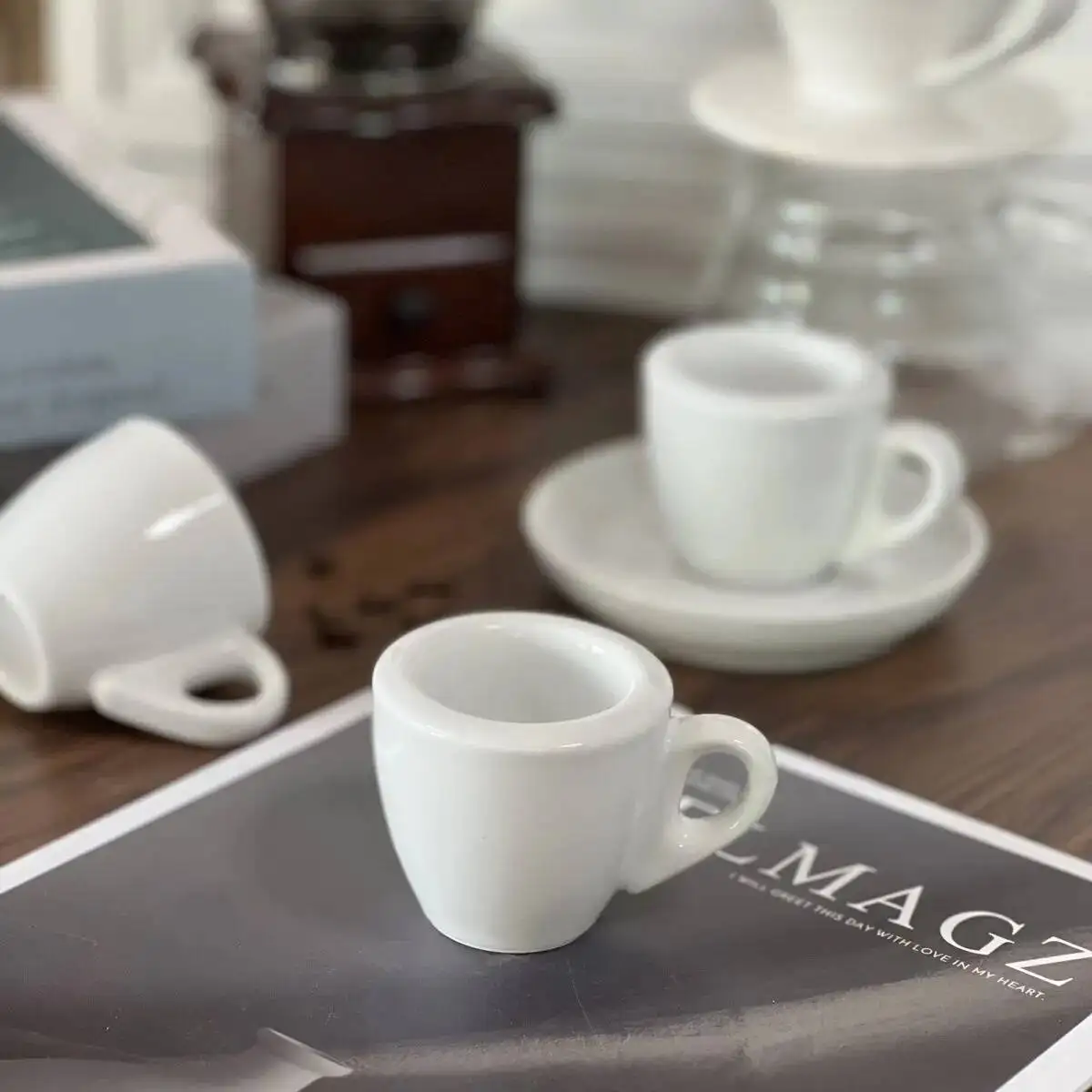 Taza de concentración de café italiano Espresso blanco de 60ml, taza gruesa de 9mm, taza de pared, platillo, juego de tazas de café de cerámica, taza de competición