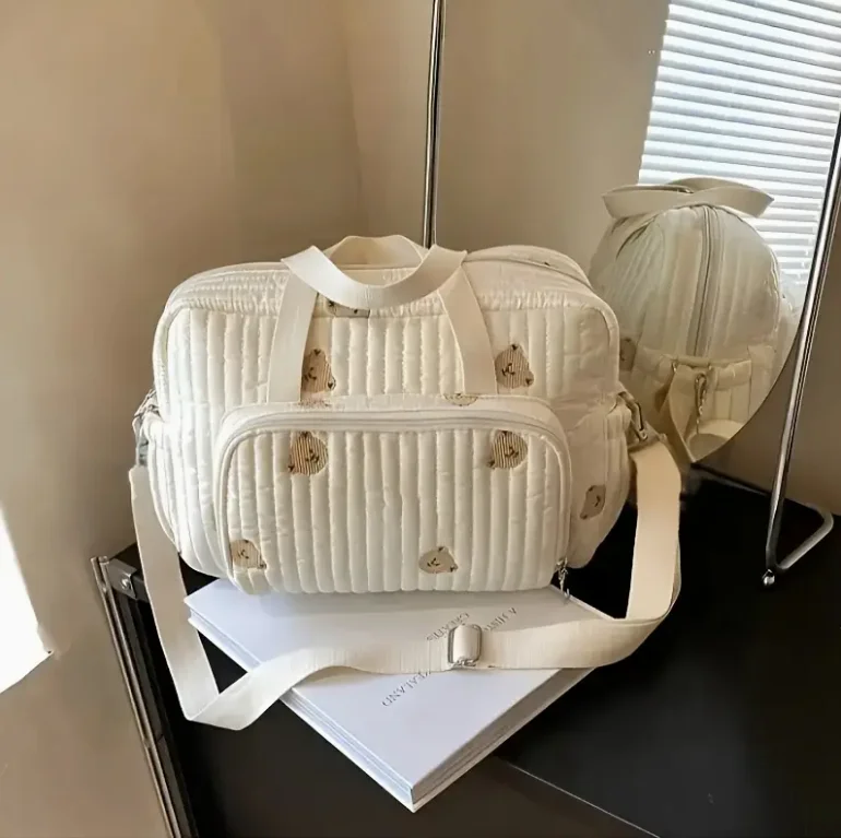Bolsa de pañales bordada con diseño de oso y tulipán, bandolera de nailon con clip para cochecito, artículos esenciales de viaje para jóvenes