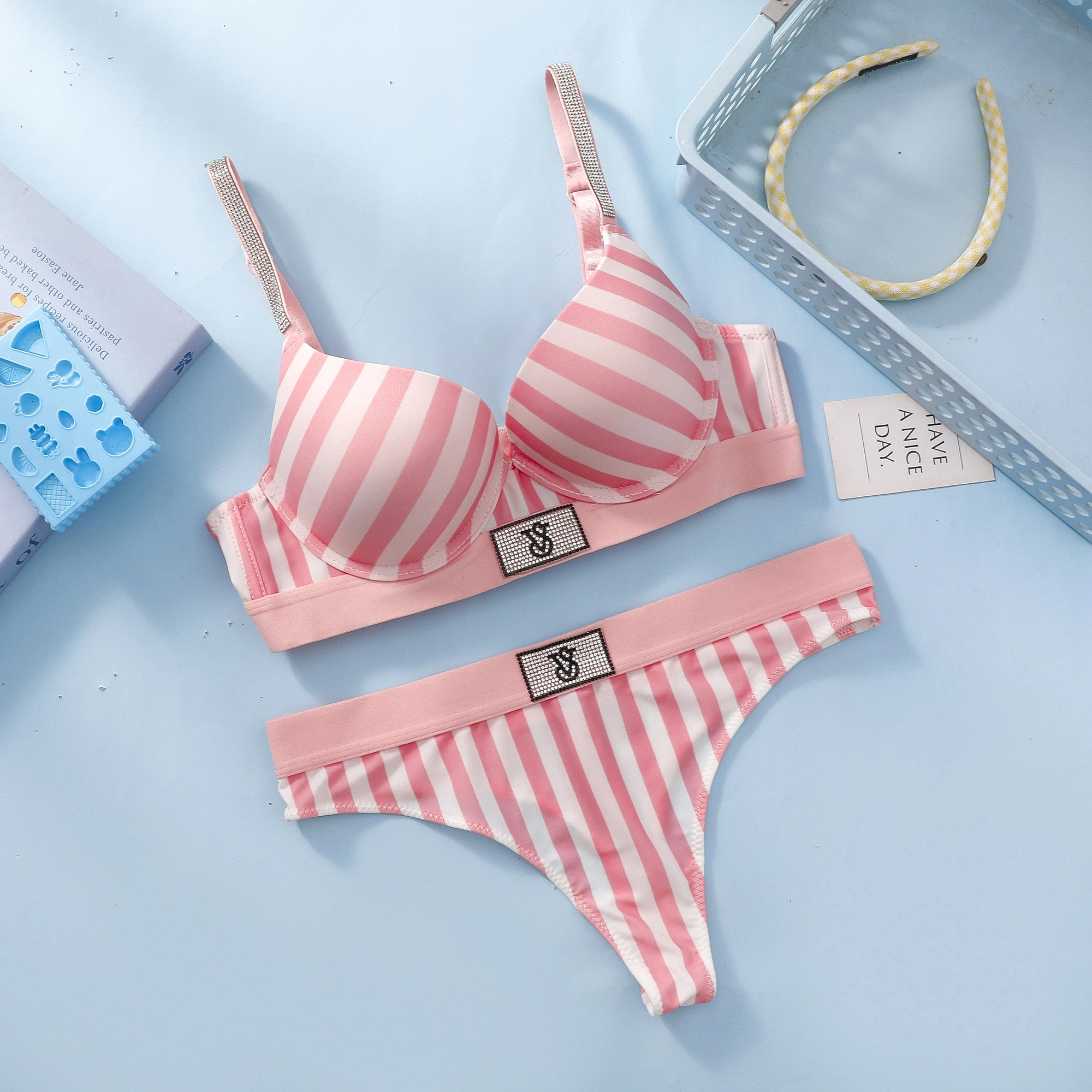 Conjunto de sujetador push-up con tirantes brillantes y logo de Victoria's Secret Very Sexy, tanga brillante con letras, lencería sexy para mujer.