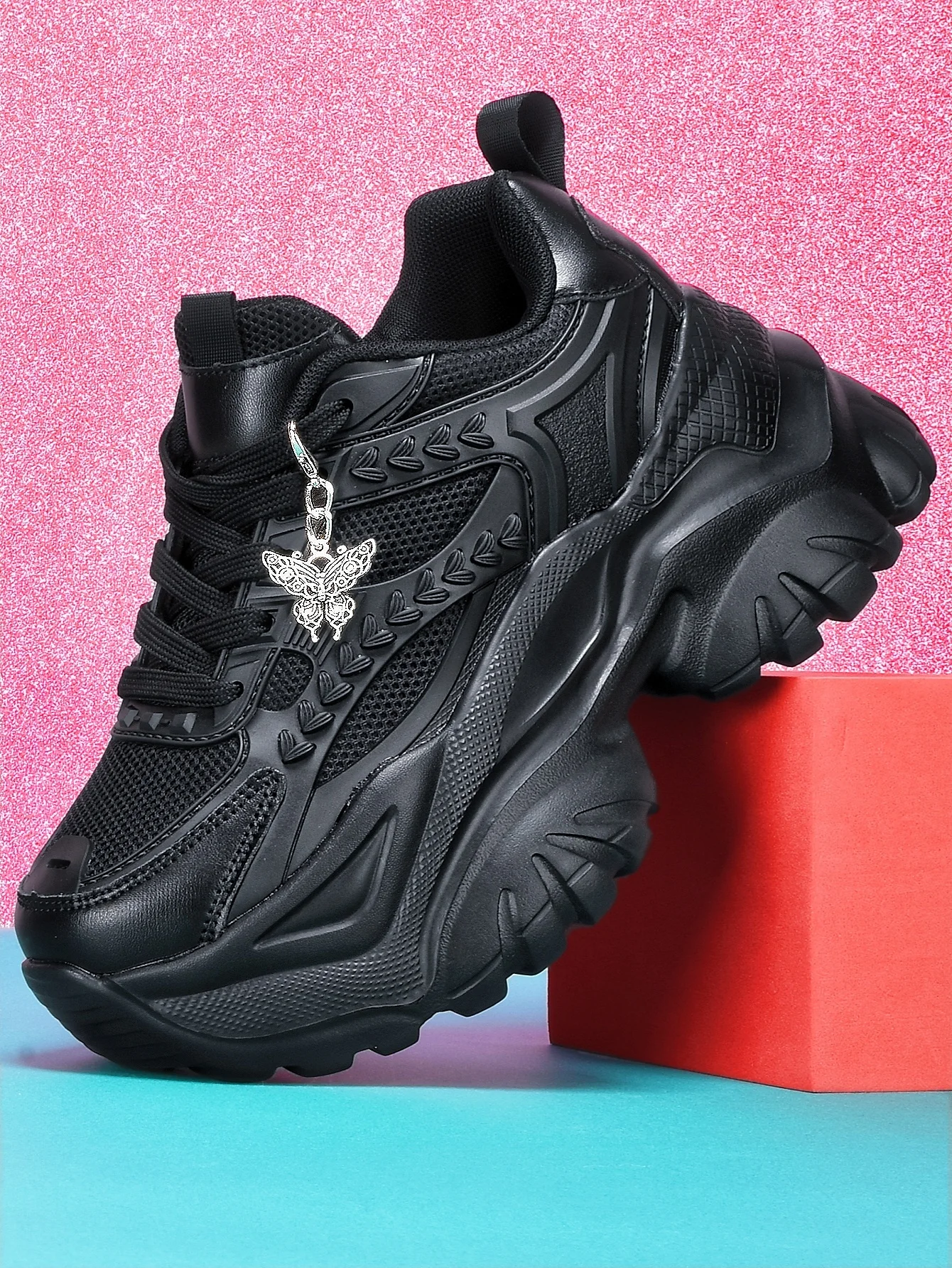 Zapatos vulcanizados informales de moda y versátiles Trbottomyy de suela gruesa blanca de 7cm con zapatos de cadena con colgante decorativo de mariposa plateada, cómodos zapatos vulcanizados de suela blanda para mujer