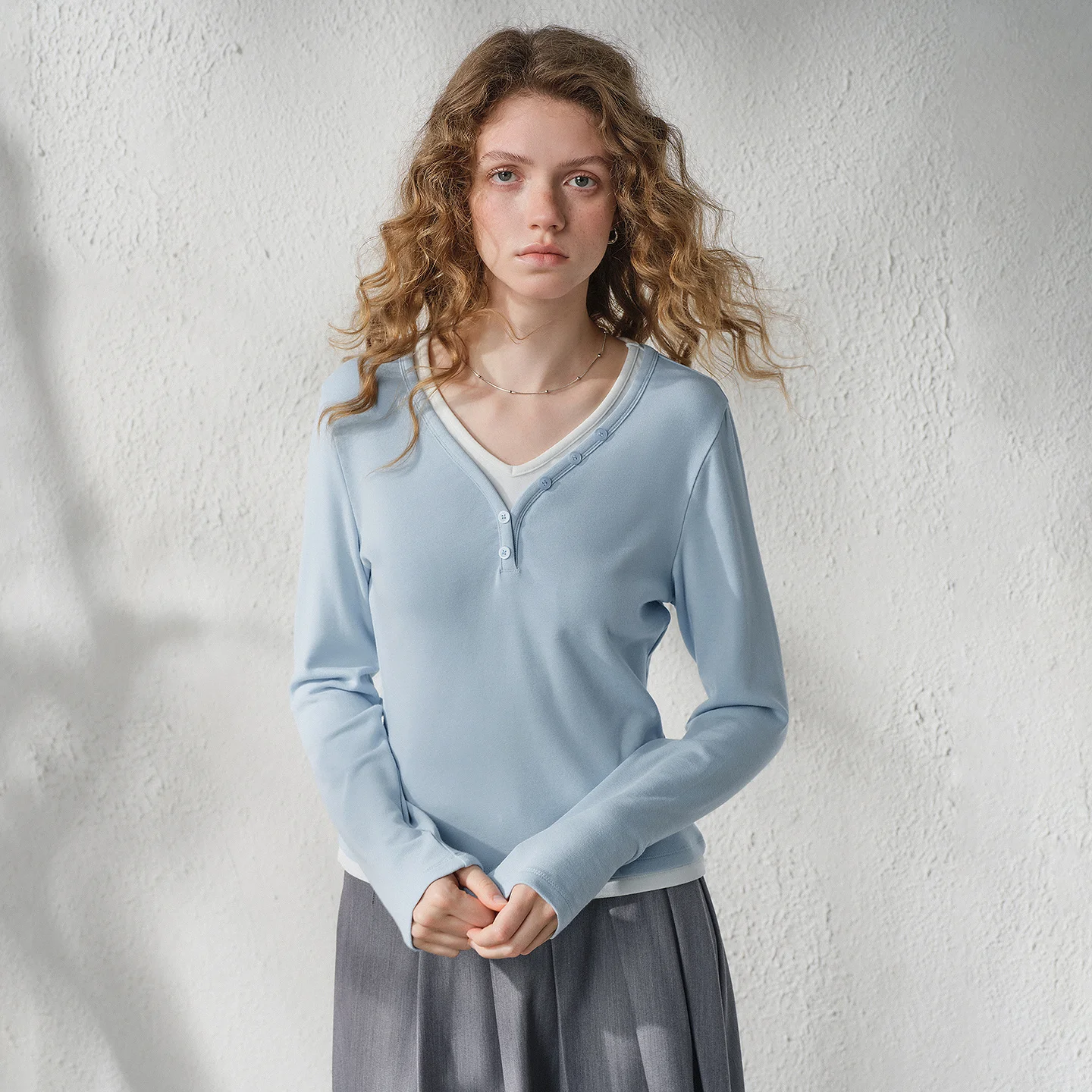 Camiseta de Manga Larga con Cuello en V y Efecto de Dos Piezas para Mujer, TOYOUTH, Otoño 2026, Estilo Cachemir, Corte Ajustado