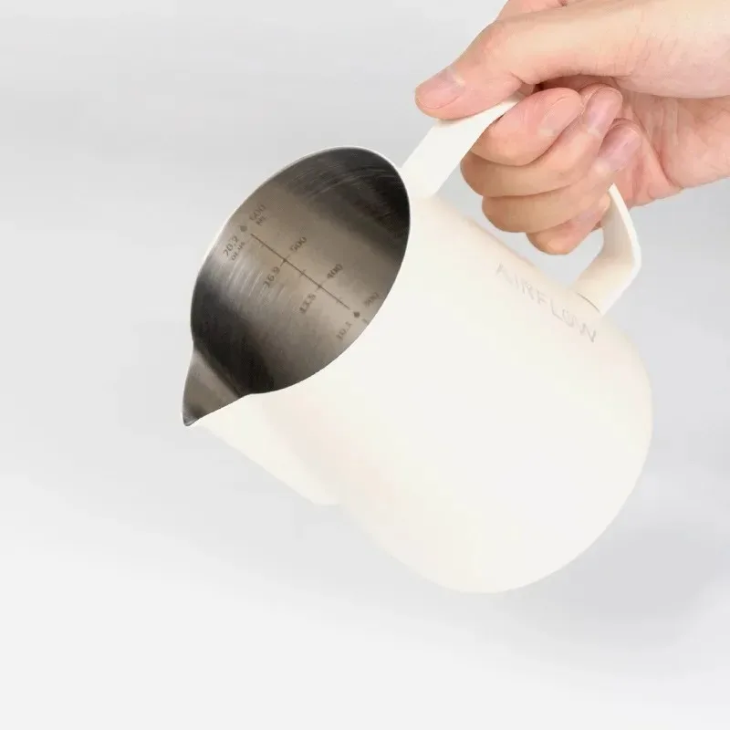 Taza de café Latte Art de acero inoxidable de 400ml/600ml, jarra de leche de doble escala, taza de leche de espuma de leche con boca puntiaguda, herramienta de arte Latte Barista