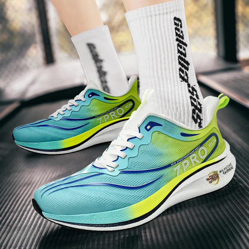 Zapatillas de correr de verano para hombre, nuevas zapatillas profesionales de entrenamiento deportivo con placa de carbono, zapatillas de tenis antideslizantes y absorbentes de golpes para exteriores